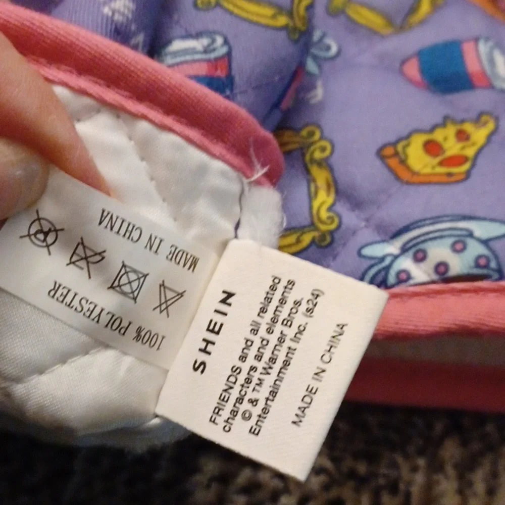 4/$60 FRIENDS Oven Mitts - Set Of 2 - Picture 4 of 4